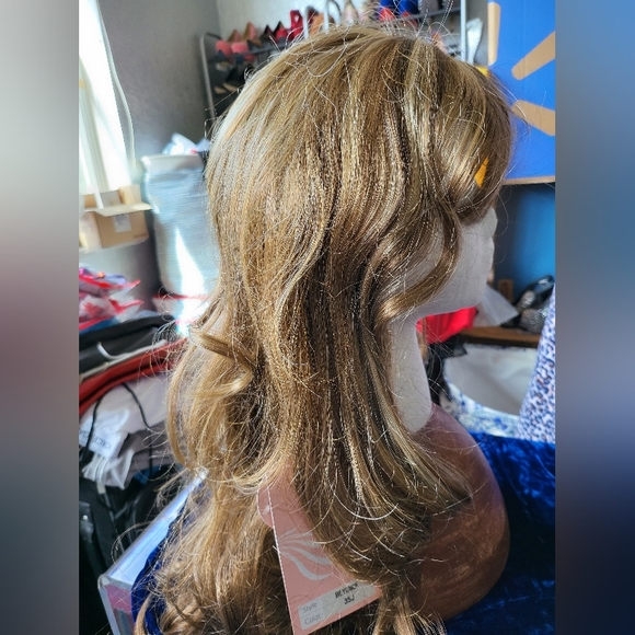 R&B Collection wig - Picture 8 of 8